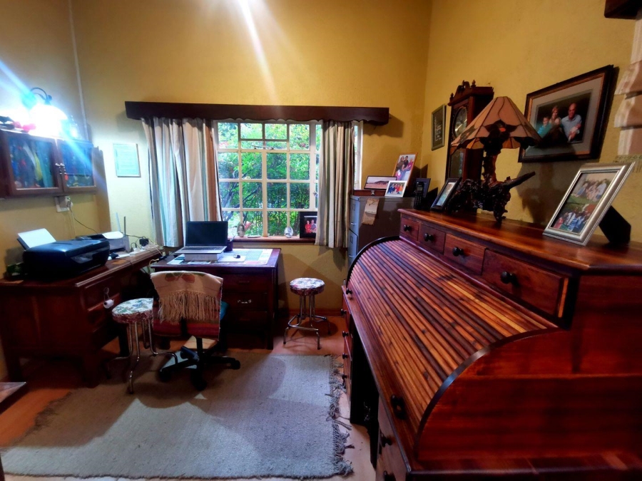 5 Bedroom Property for Sale in Mooivallei Park North West